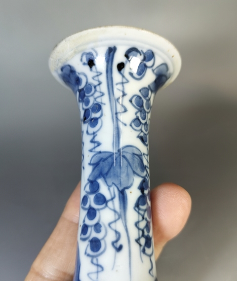 古玩陶瓷清康熙-青花葡萄紋花觚拍賣，當前價格999元