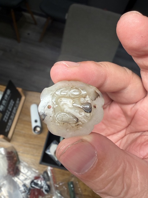 古玩玉器元代和田玉雕龜吐祥云帶飾拍賣，當(dāng)前價(jià)格20000元