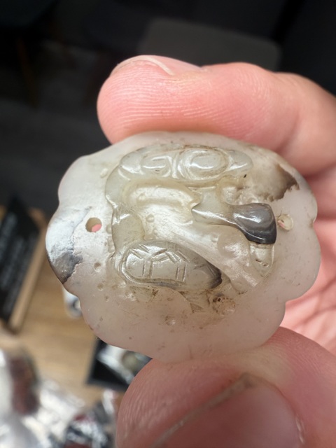古玩玉器元代和田玉雕龜吐祥云帶飾拍賣，當(dāng)前價(jià)格20000元
