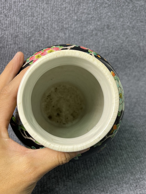 古玩陶瓷花鳥紋墨地彩繪罐真品鑒賞圖