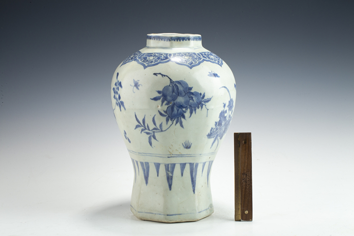 古玩陶瓷明末清初·青花花果紋八方罐真品鑒賞圖