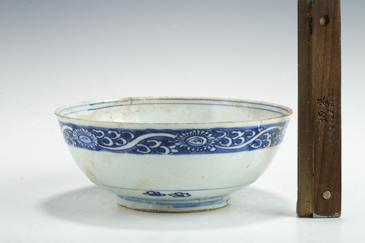 古玩陶瓷明晚·青花留白花卉紋碗真品鑒賞圖