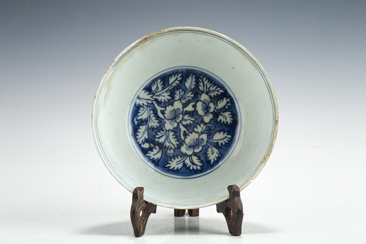 古玩陶瓷明晚·青花留白花卉紋碗真品鑒賞圖