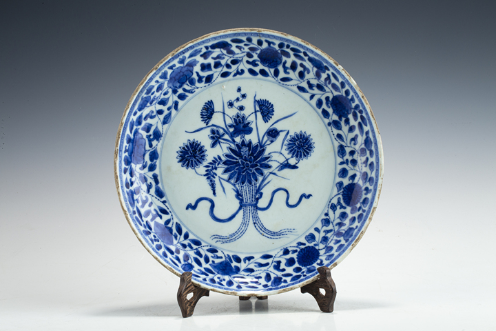 古玩陶瓷清雍正·青花一束蓮紋盤拍賣，當前價格12800元