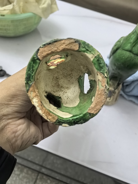 古玩陶瓷綠釉鸚鵡擺件真品鑒賞圖