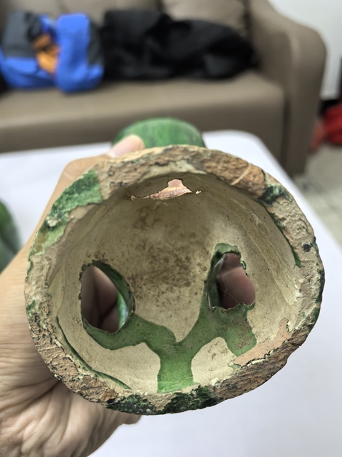 古玩陶瓷綠釉鸚鵡擺件真品鑒賞圖