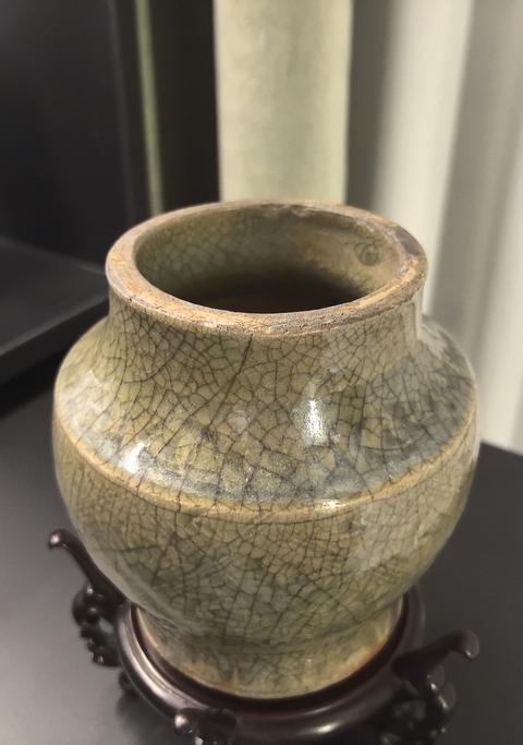 古玩陶瓷明龍泉青釉暗刻菱格紋魚簍尊拍賣，當前價格6888元