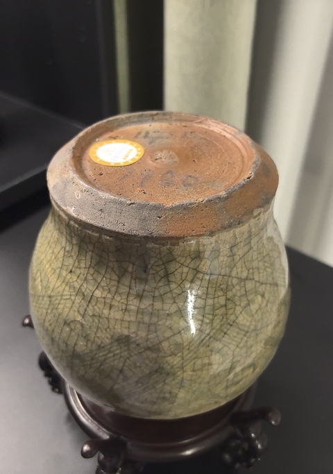 古玩陶瓷明龍泉青釉暗刻菱格紋魚簍尊拍賣，當前價格6888元