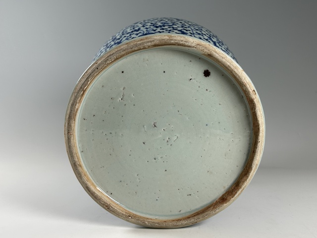 古玩陶瓷清乾隆·青花如意披肩纏枝花卉紋將軍罐真品鑒賞圖