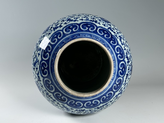 古玩陶瓷清乾隆·青花如意披肩纏枝花卉紋將軍罐真品鑒賞圖