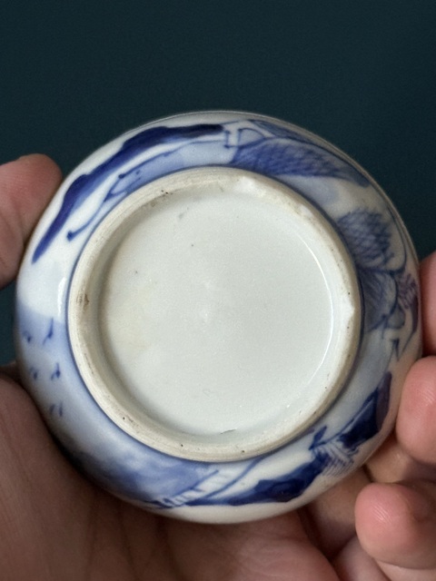 古玩陶瓷山水紋青花蓋盒真品鑒賞圖