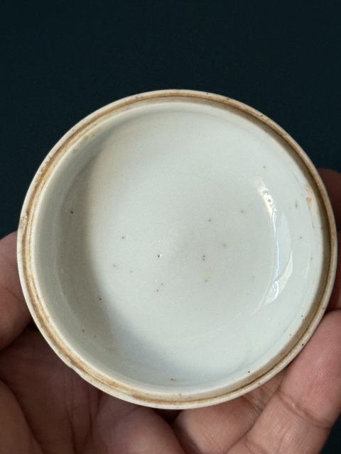 古玩陶瓷山水紋青花蓋盒真品鑒賞圖