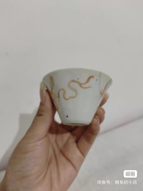 古玩陶瓷清中期礬紅獅子馬蹄杯真品鑒賞圖