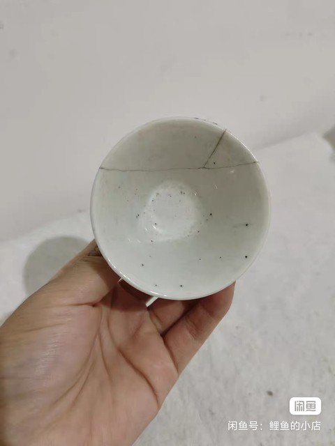 古玩陶瓷清中期礬紅獅子馬蹄杯真品鑒賞圖