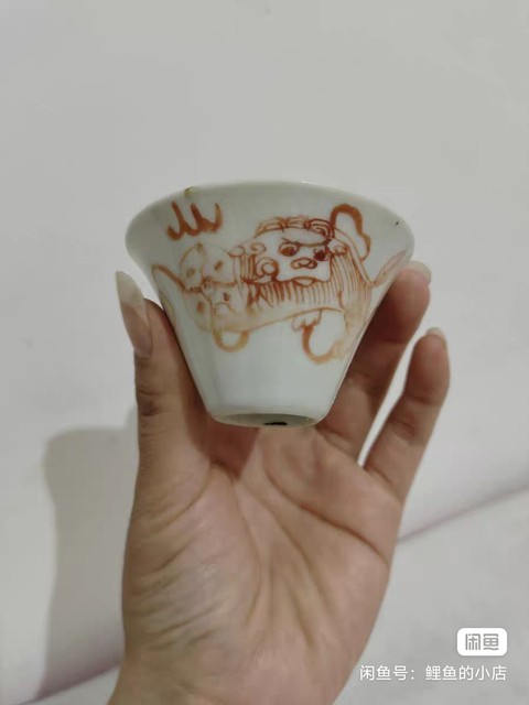 古玩陶瓷清中期礬紅獅子馬蹄杯真品鑒賞圖