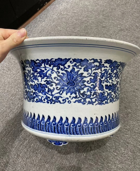 古玩陶瓷清中期 青花纏枝蓮紋折沿盤真品鑒賞圖