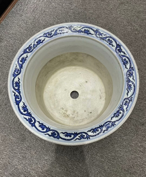 古玩陶瓷清中期 青花纏枝蓮紋折沿盤真品鑒賞圖