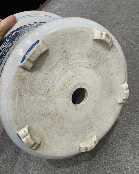 古玩陶瓷清中期 青花纏枝蓮紋折沿盤真品鑒賞圖