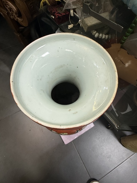 古玩陶瓷珊瑚紅釉粉彩八仙圖盤口瓶真品鑒賞圖