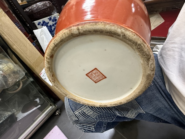 古玩陶瓷珊瑚紅釉粉彩八仙圖盤口瓶真品鑒賞圖