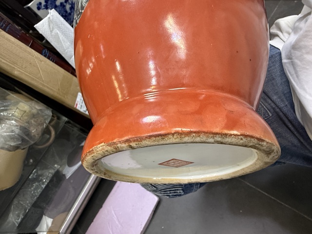 古玩陶瓷珊瑚紅釉粉彩八仙圖盤口瓶真品鑒賞圖