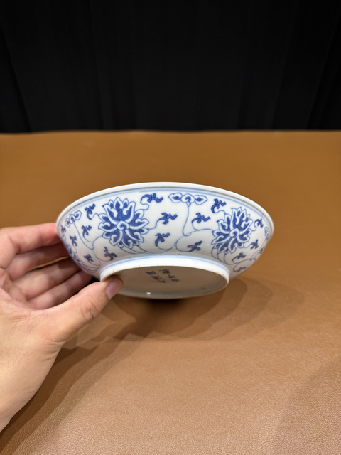 古玩陶瓷青花纏枝花卉紋盤真品鑒賞圖