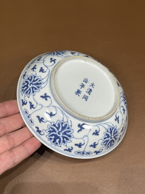 古玩陶瓷青花纏枝花卉紋盤真品鑒賞圖