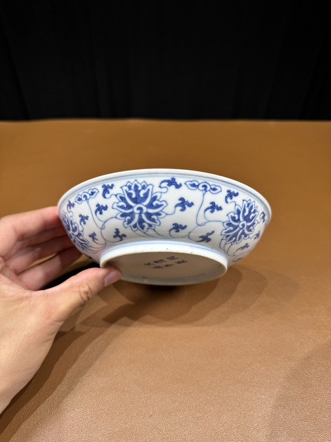 古玩陶瓷青花纏枝花卉紋盤真品鑒賞圖