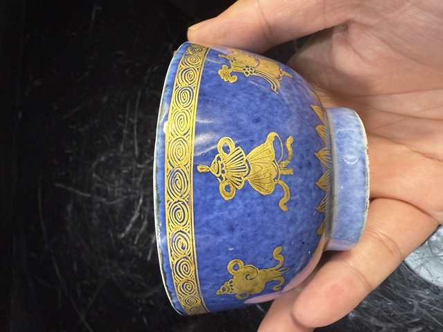 古玩陶瓷灑藍描金八寶紋茶碗真品鑒賞圖