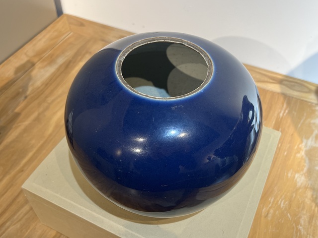 古玩陶瓷乾隆祭藍釉罐真品鑒賞圖