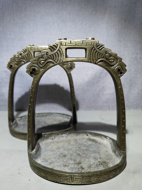 古玩銅器馬蹬真品鑒賞圖