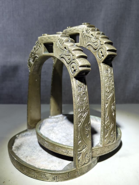 古玩銅器馬蹬真品鑒賞圖