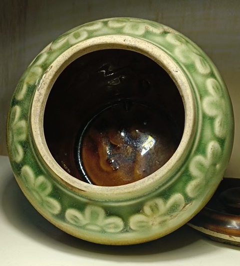 古玩陶瓷褐綠釉印花蓋罐真品鑒賞圖