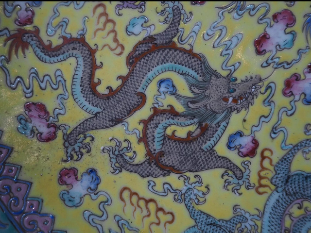 古玩陶瓷民國 粉彩龍紋盤真品鑒賞圖