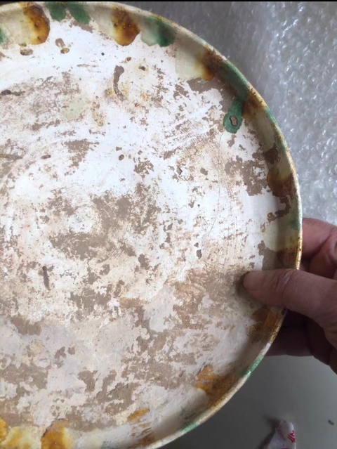 古玩陶瓷三彩盤真品鑒賞圖