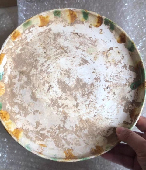 古玩陶瓷三彩盤真品鑒賞圖