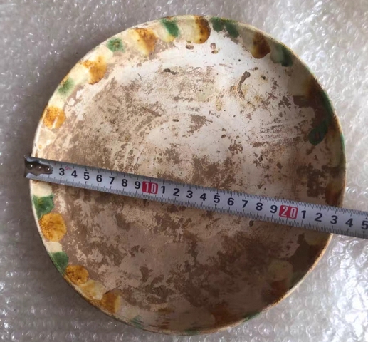 古玩陶瓷三彩盤真品鑒賞圖