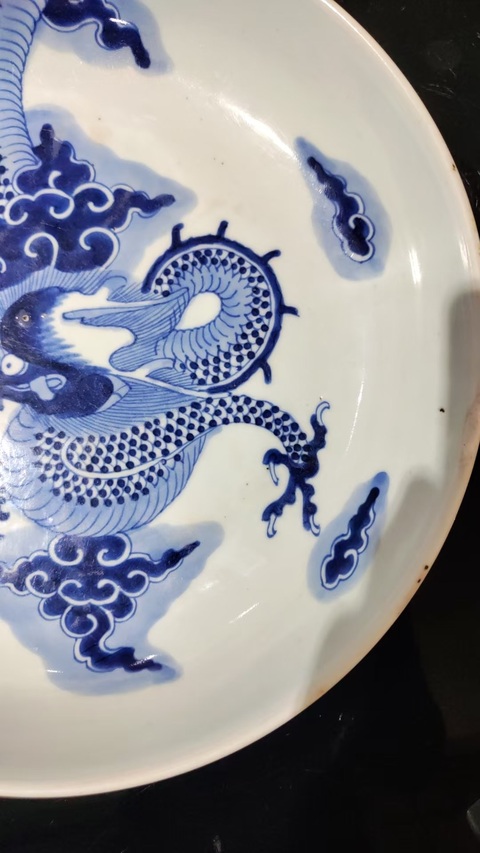 古玩陶瓷青花過墻龍紋盤真品鑒賞圖