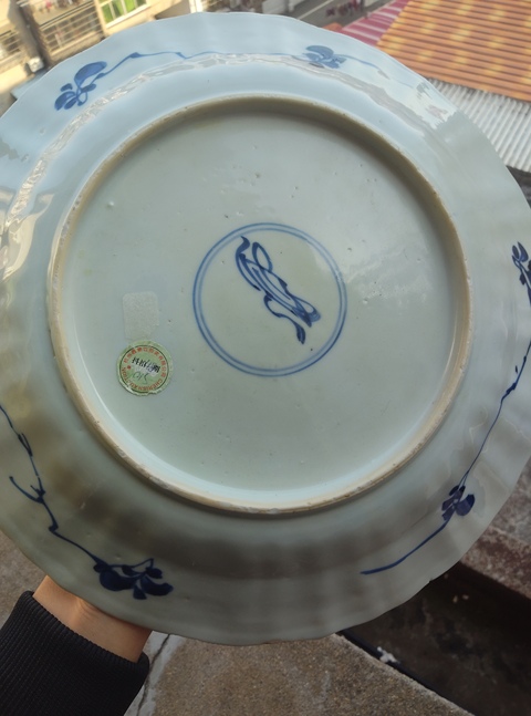 古玩陶瓷青花人物故事紋花口盤真品鑒賞圖