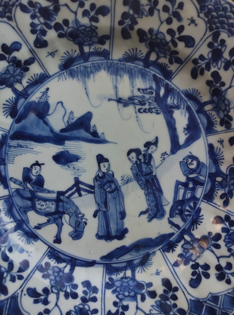 古玩陶瓷青花人物故事紋花口盤真品鑒賞圖