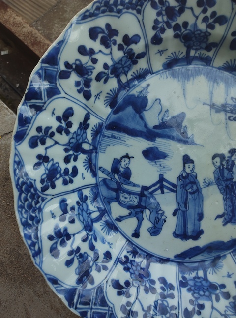 古玩陶瓷青花人物故事紋花口盤真品鑒賞圖