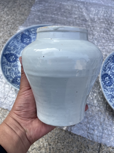 古玩陶瓷甜白釉罐真品鑒賞圖