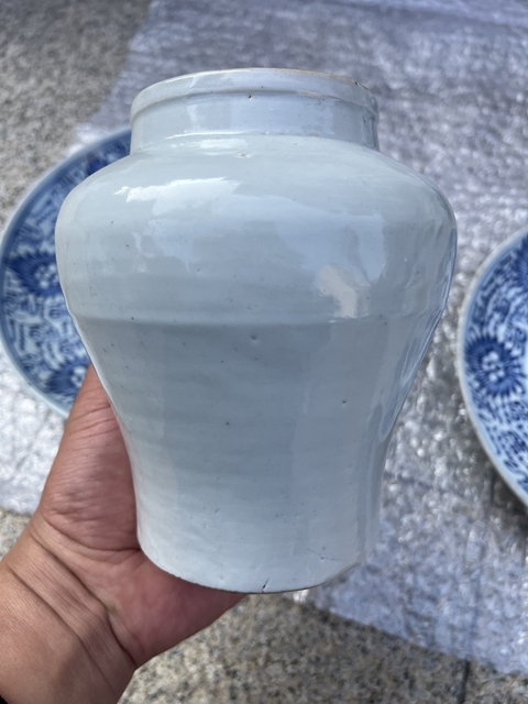 古玩陶瓷甜白釉罐真品鑒賞圖