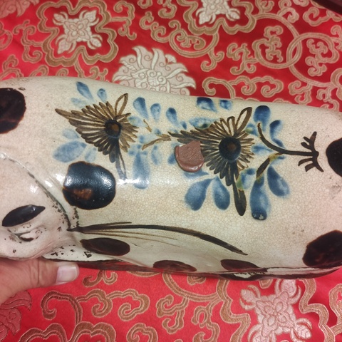 古玩陶瓷青花褐彩貓兒枕真品鑒賞圖