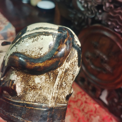 古玩陶瓷青花褐彩貓兒枕真品鑒賞圖