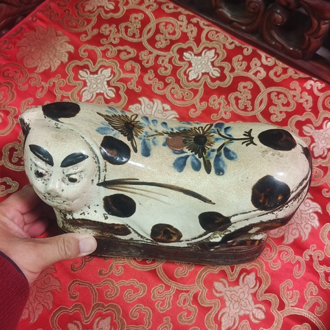古玩陶瓷青花褐彩貓兒枕真品鑒賞圖
