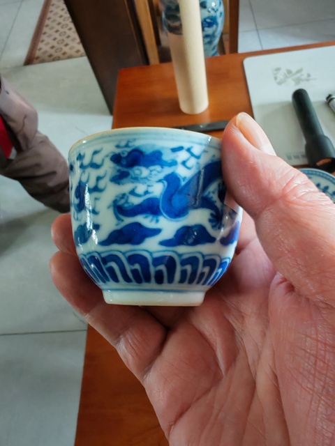 古玩陶瓷日本江戶青花龍紋杯真品鑒賞圖