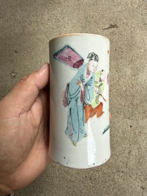 古玩陶瓷同治粉彩人物紋筆筒真品鑒賞圖