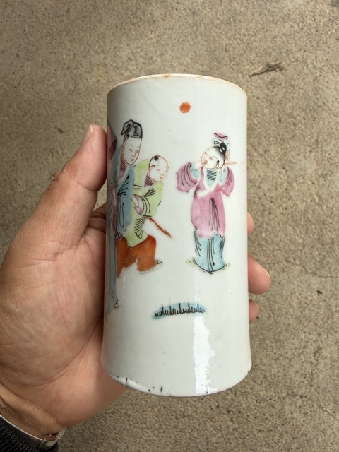 古玩陶瓷同治粉彩人物紋筆筒真品鑒賞圖