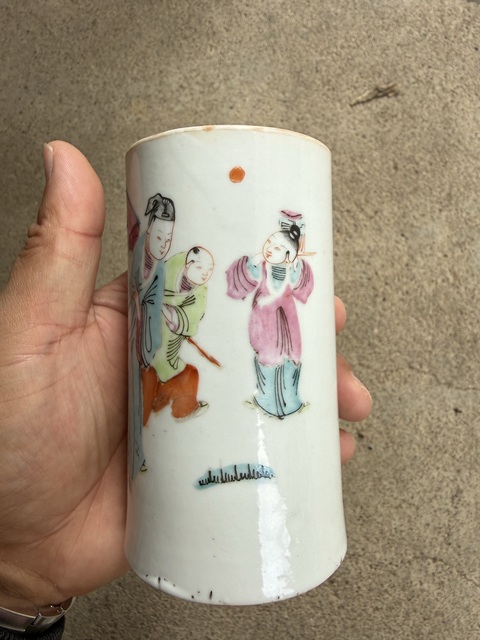 古玩陶瓷同治粉彩人物紋筆筒真品鑒賞圖